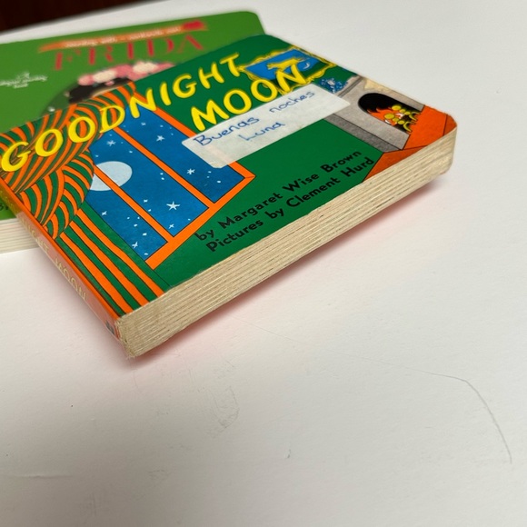 Bilingual English and Spanish Books Counting With Frida y buenas noches Luna - Picture 9 of 11